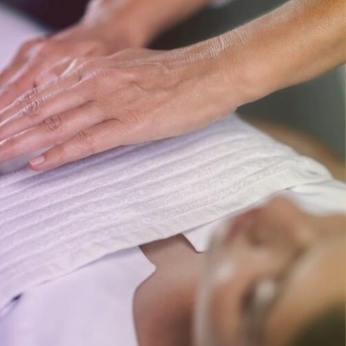 Reiki curso de massoterapia pratica o melhor da região claudia zenebre aulas teoricas praticas shiatsu sorocaba pedras quesntes sorocaba 